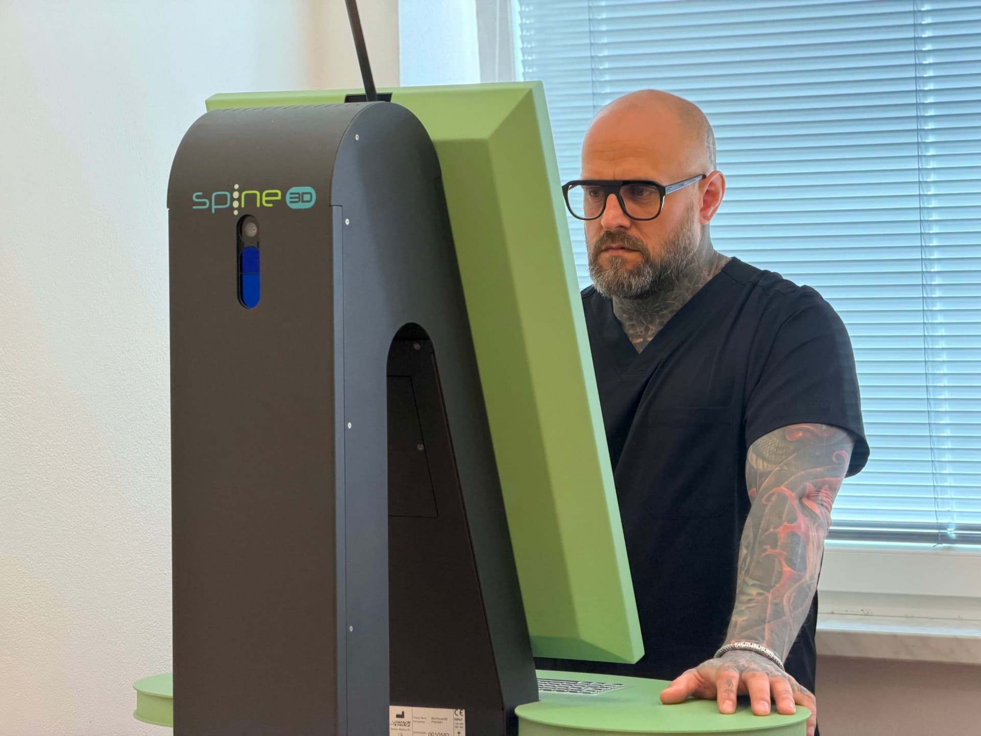Miroslav Kliment at the 3D spine scanner – musculoskeletal diagnostics, Prague 8